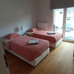Renovated 2 Bedroom Apartment With Parking & Ac