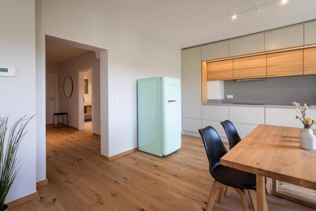 Renovated 2 Bedroom With Parking & Ac Apartamento Luxemburgo